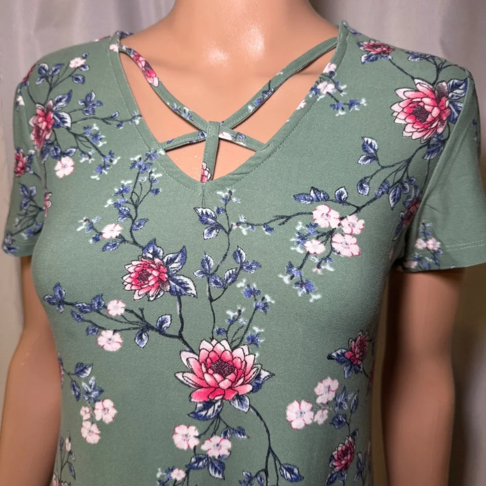 Rue 21 Spring Green‎ Floral Print T-Shirt Dress Size Small Lattice chest